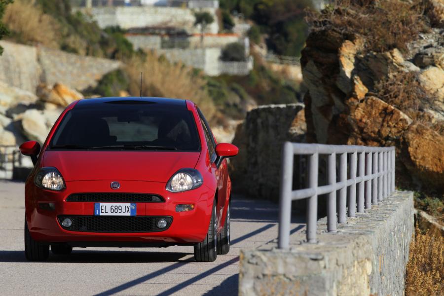  Fiat Punto 2012 года  (фото 35 из 44)